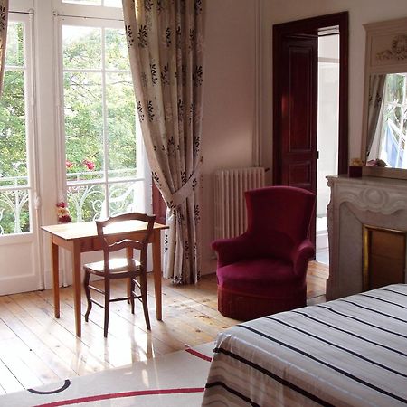 Castel De La Pique Bed and Breakfast Bagnères-de-Luchon Δωμάτιο φωτογραφία