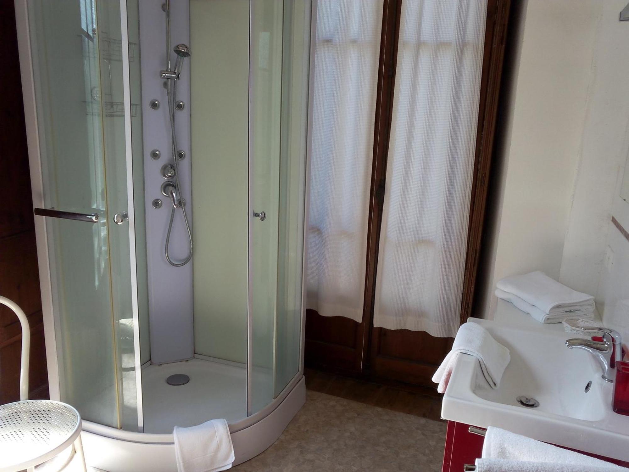 Castel De La Pique Bed and Breakfast Bagnères-de-Luchon Δωμάτιο φωτογραφία
