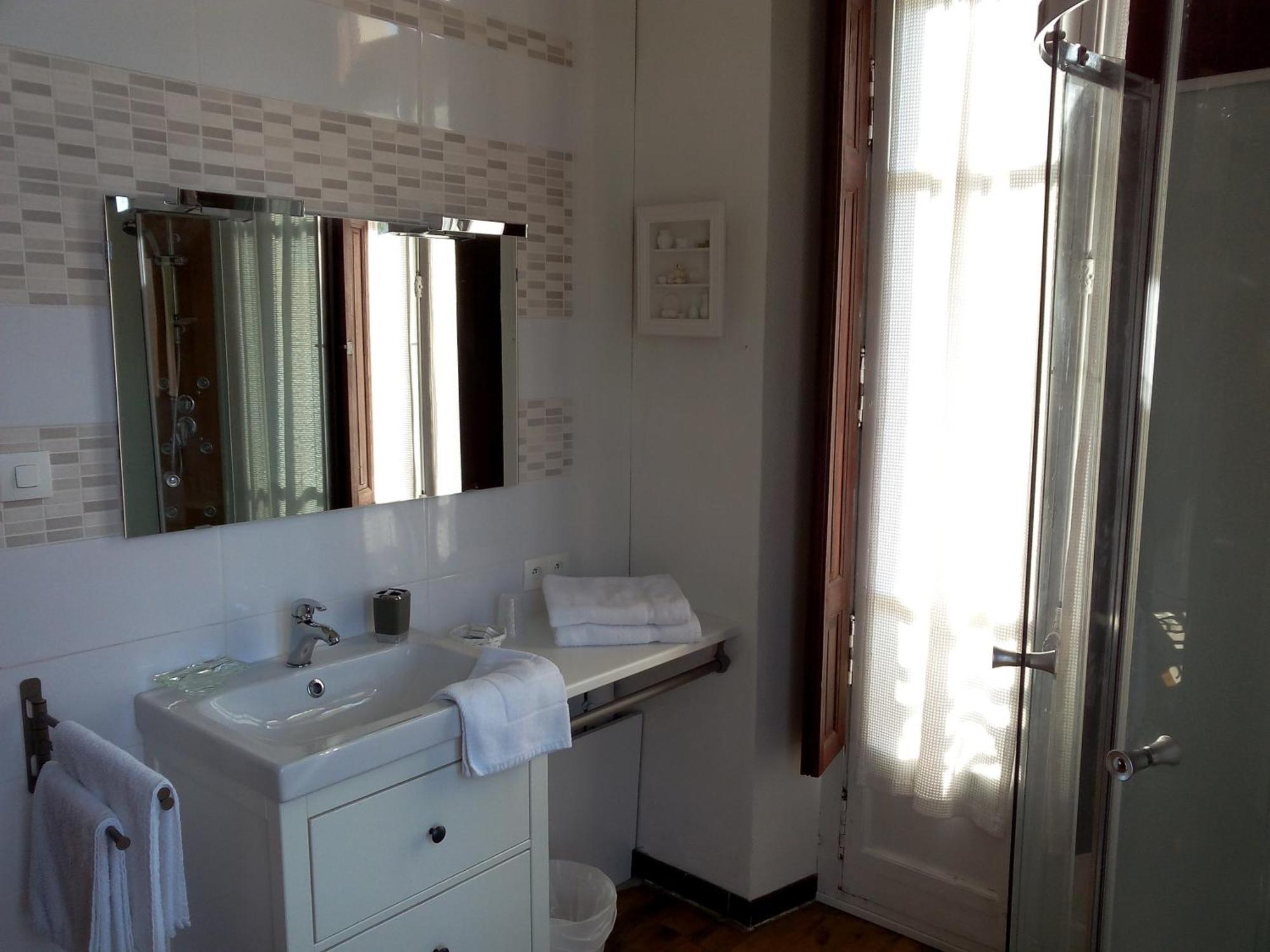 Castel De La Pique Bed and Breakfast Bagnères-de-Luchon Εξωτερικό φωτογραφία