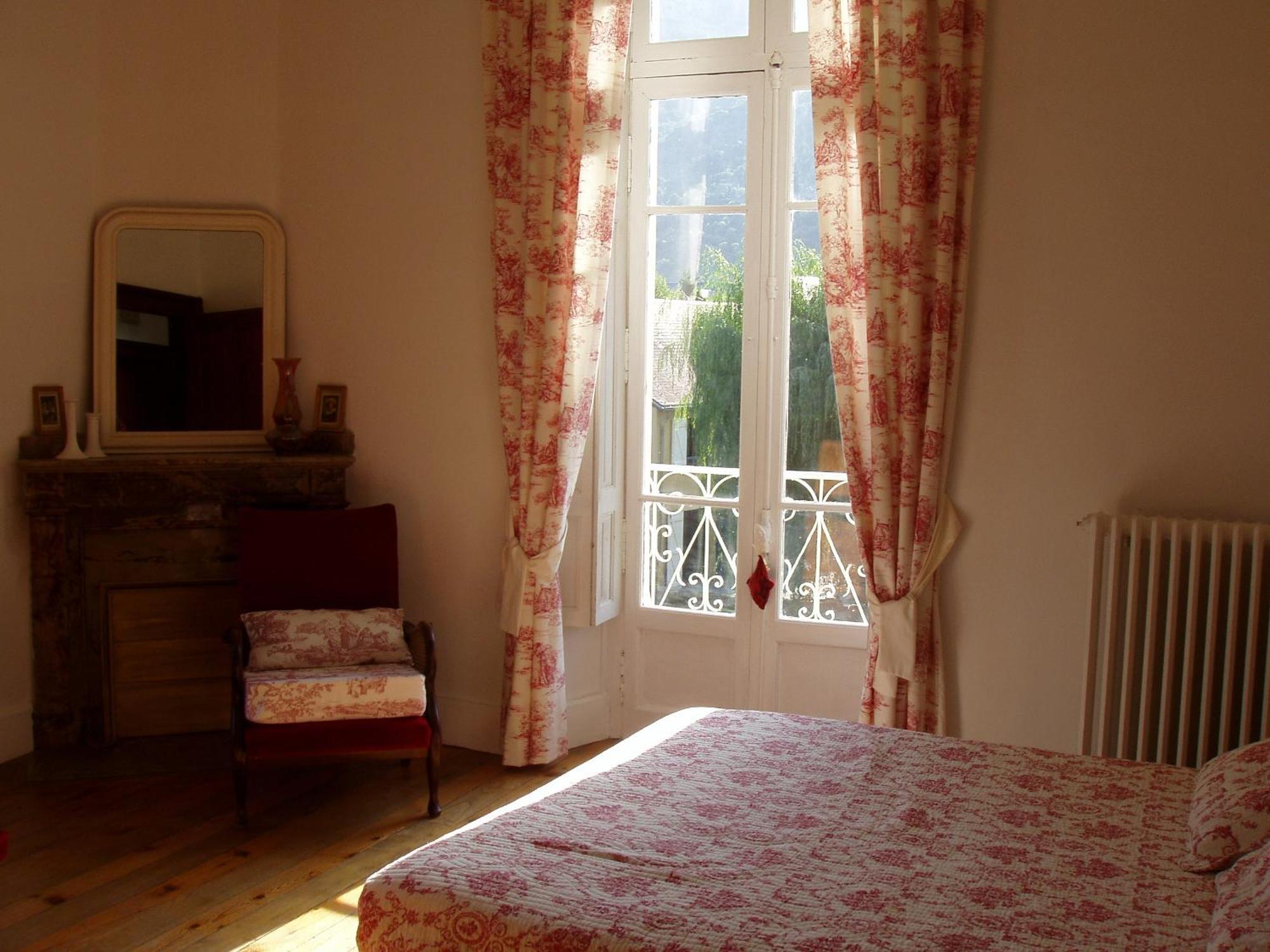 Castel De La Pique Bed and Breakfast Bagnères-de-Luchon Δωμάτιο φωτογραφία